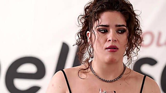 Thick-thighed Victoria Voxxx gets Her Leggings Ripped by Horny Queen Ivy Wolfe