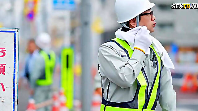 (Eng Sub) A Street Musician In Front Of The Station And A Sweaty Old Man At A Construction Site Became Good Friends - Nanase Aoi