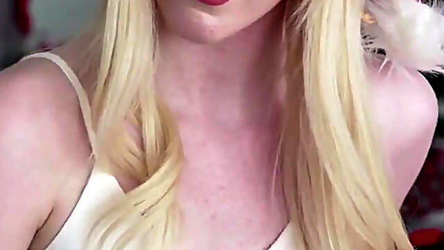 Alicia Williams & Celestina Blooms get a Taste of Stepbros Gingerbread Frosti...