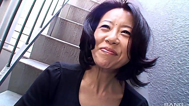 Asian mature mom gets laid in public