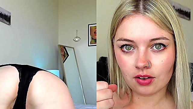 Amateur Webcam Cute Teen Plays Solo with Big