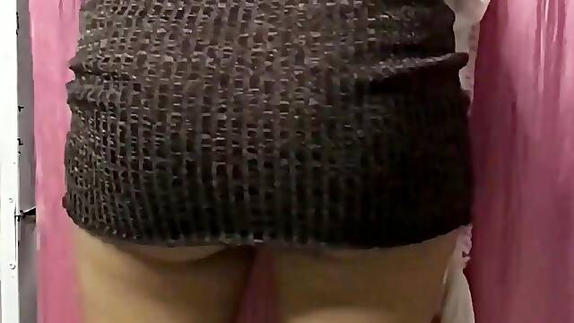 Sri Lankan bombshell pokes like a champ in gonzo porn -