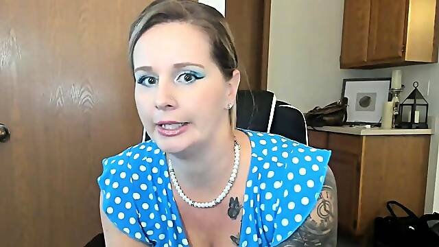 Join me for a chat in my dynamic chatroom