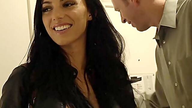 Tonights Girlfriend: Juelz Ventura