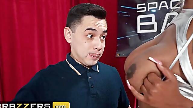 Jonathan Jordan, Litty Britty And Raee Ripley - Sci-fi Star Gives Juan The Ultimate Comic Con Experience In Her Hotel Room