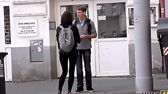 Hunt4k. seasoned hunter gives cash to skimpy couple and pounds