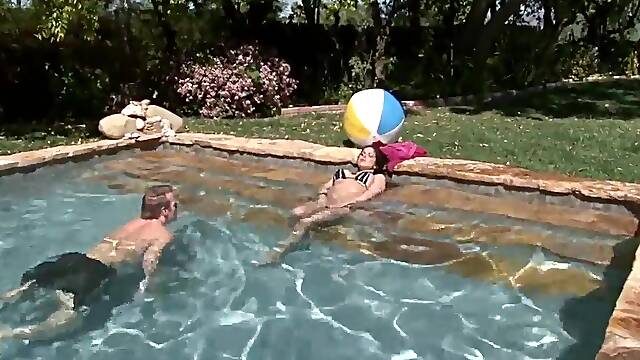 Big tits latina girlfriend getting fucked in swimming pool