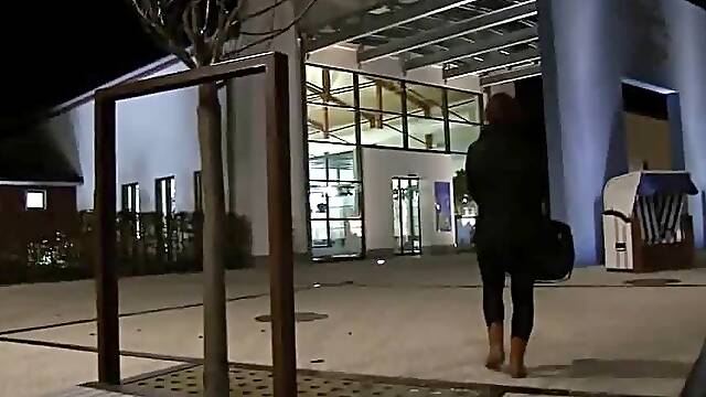 Geile MILF im Schwimmbad hart durchgenommen!