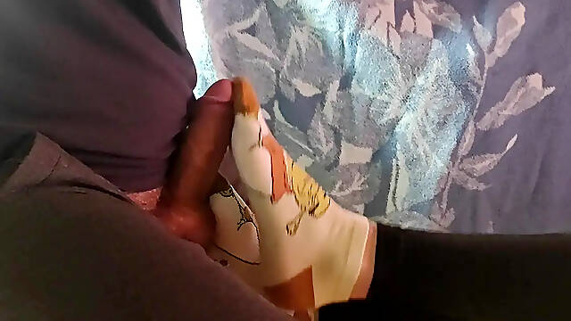 Amateur girl gives a sloppy sockjob and cums on her socks