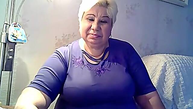 Fat granny excitng her self and sucking her nipples 1