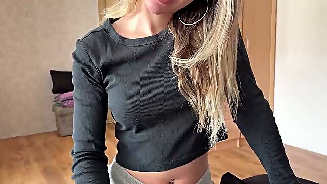 Hot stepsis caught me gooning on her pics. She actually wants to Ride my Dick POV