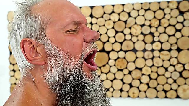 Old guy knows how to share sex experience with blonde cutie