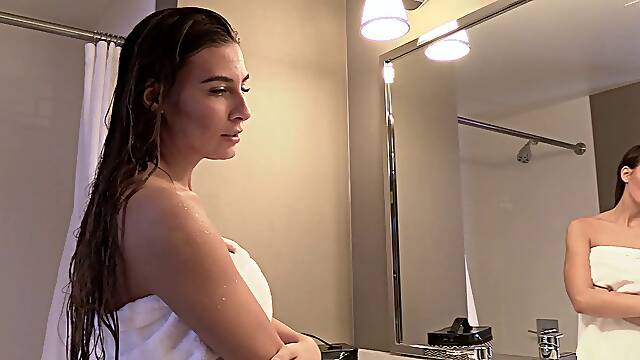 Cutie Andria vibrates her horny cunt and has it dicked