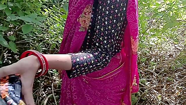 Jangal mai bhabhi ko pataya aur chudai ki
