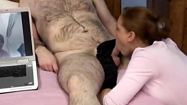 Man getting his ramrod sucked with nerdy ally in hotel