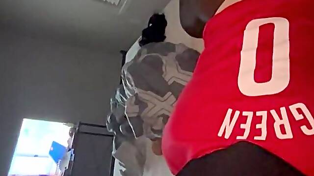 Large butt and sloppy head