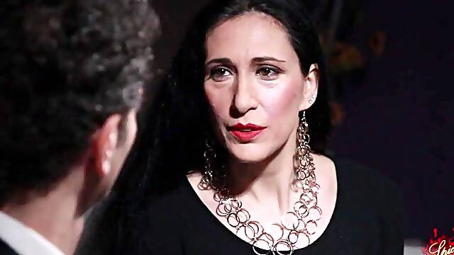 1st time in a swinger club fro hawt real pair