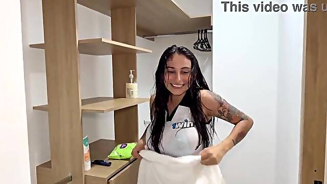 Sex with a beauty I meet on a walk to the river