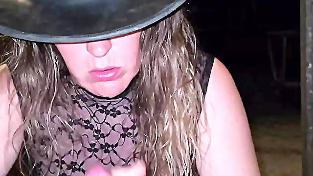 Milf Let Cuckold husband criempie her pussy after wild night