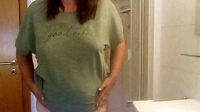 The scent of last night mature MILF in the shower 52 and uncensored
