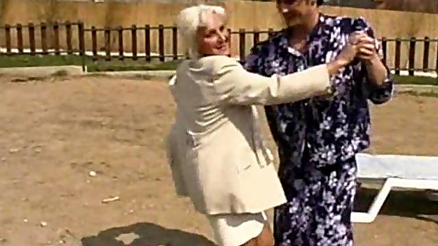 Granny yelling while her anal is smashed hardcore