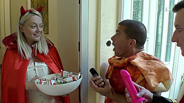 Blonde beauty Sandra Sweet in hot threesome action